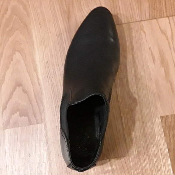 Very good condition- black leather slip  on shoes - Picture 3 of 4